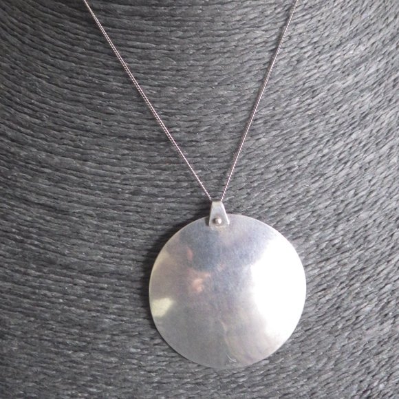 STERLING SILVER DISC PENDANT & CHAIN signed - Picture 1 of 5
